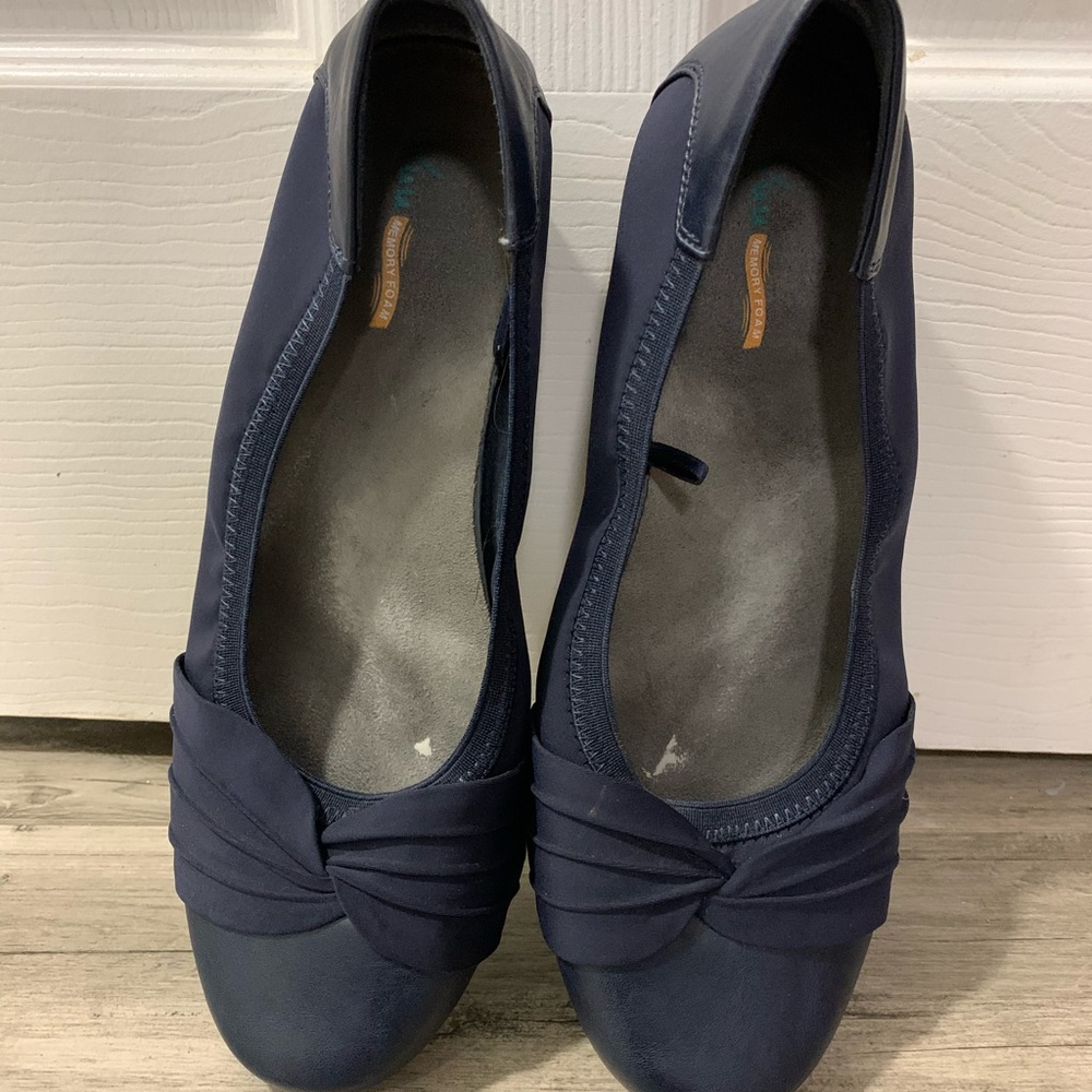 Flat shoes
